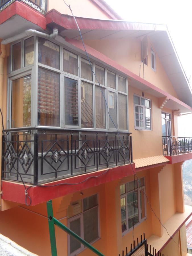 Deluxe Homestay Apartments With Kitchen In Shimla Ngoại thất bức ảnh